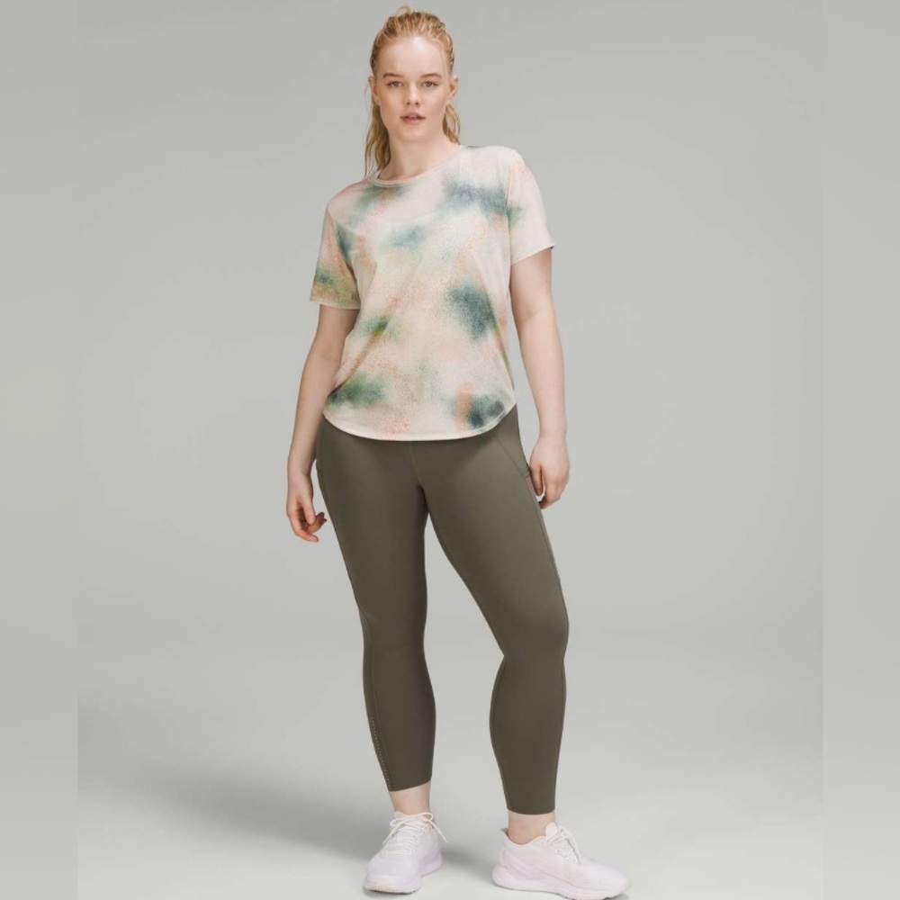 Lululemon High-Neck T-Shirt
Spray Camo Silver Blue Multi Size 6